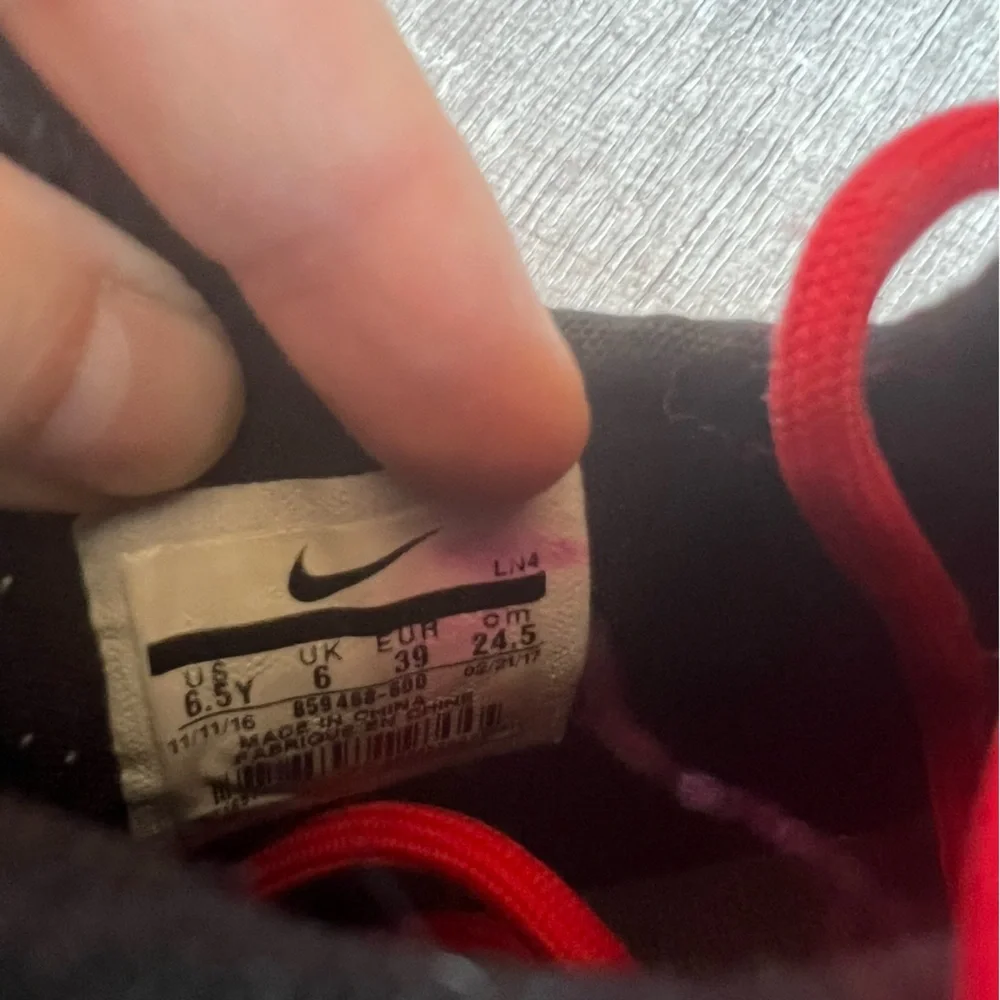 Nike LeBron Basketball Shoes Red Black Youth Size 6.5 Athletic Sneakers